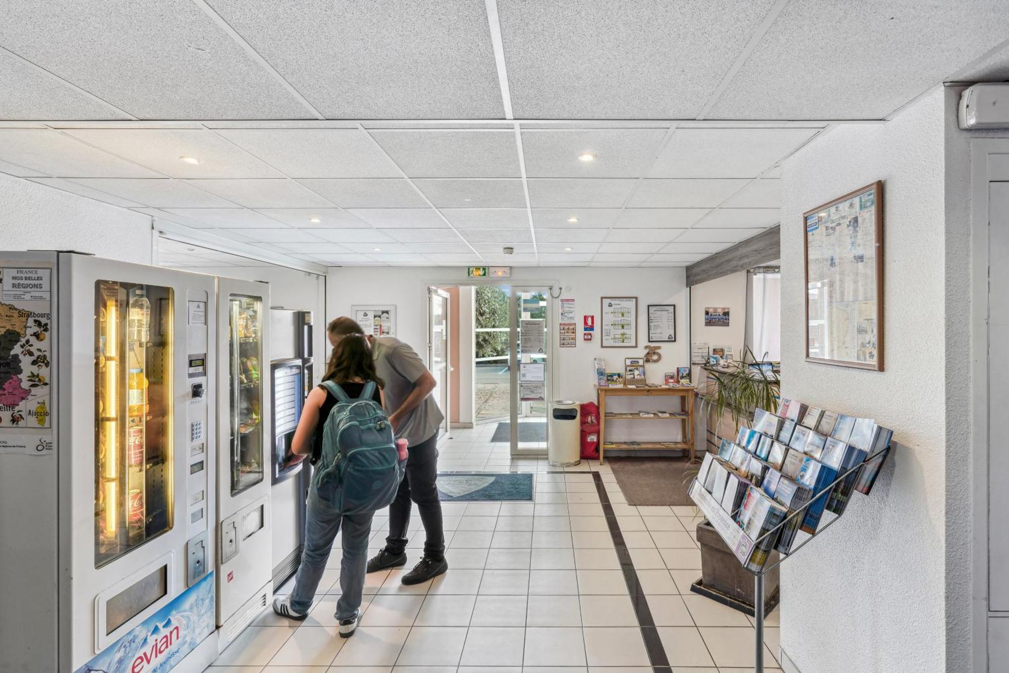 Hotel Akena Chateaurenard - Parc Des Expositions Avignon Екстер'єр фото